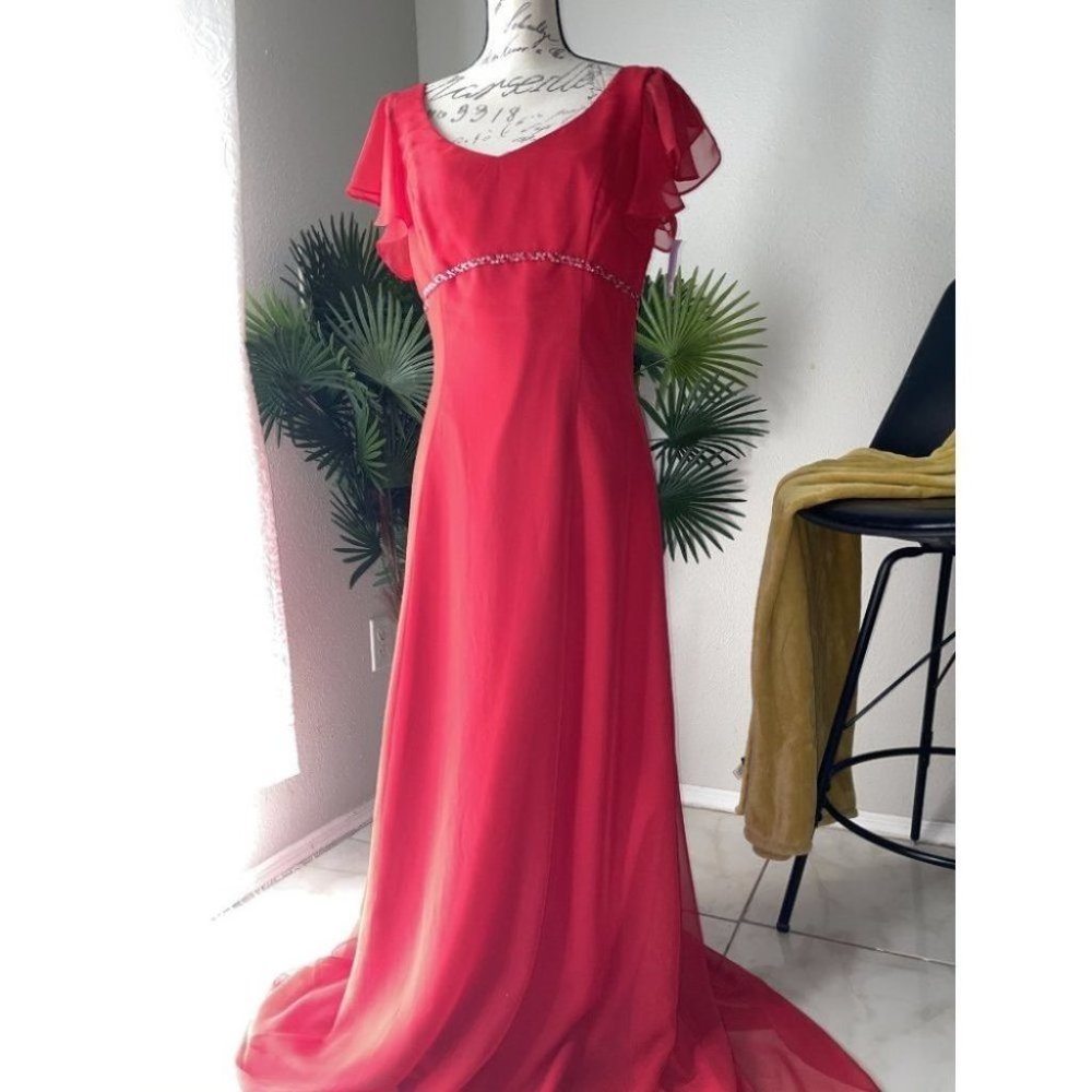 Cherry Short Sleeves Gown Size 6